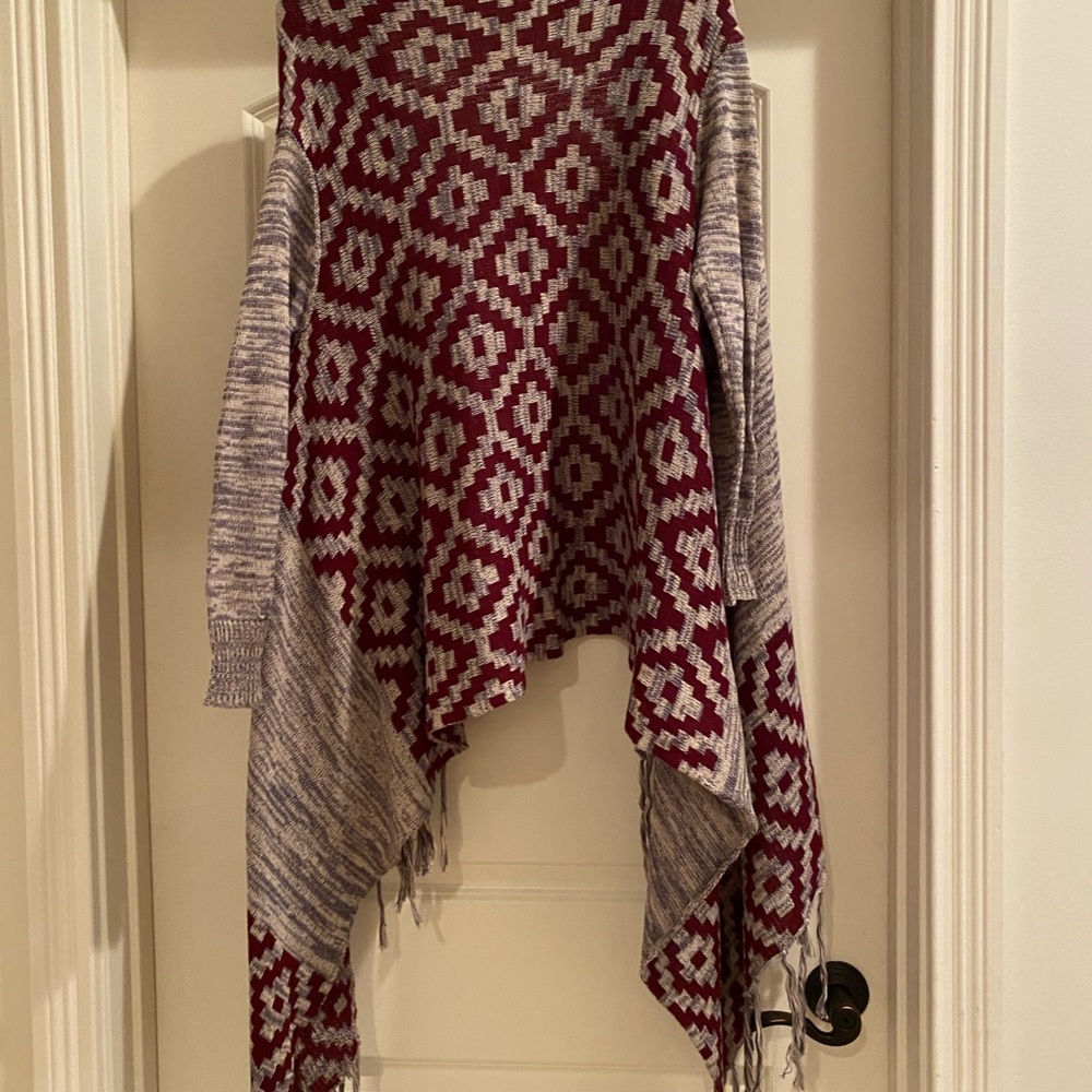 Sweater shawl with long tails - Picture 2 of 3